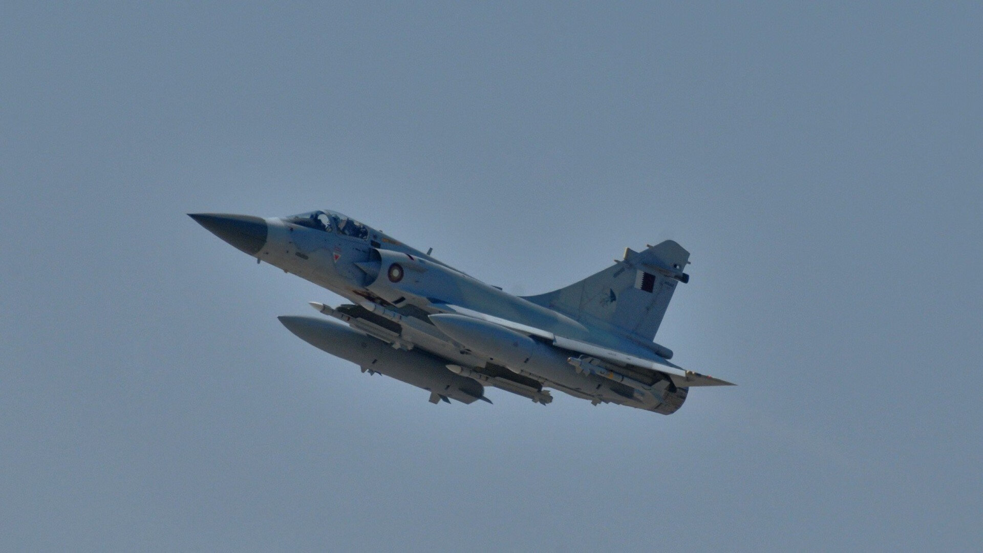 中学生篮球比赛火热开赛，校园体育氛围浓厚，初中篮球赛事