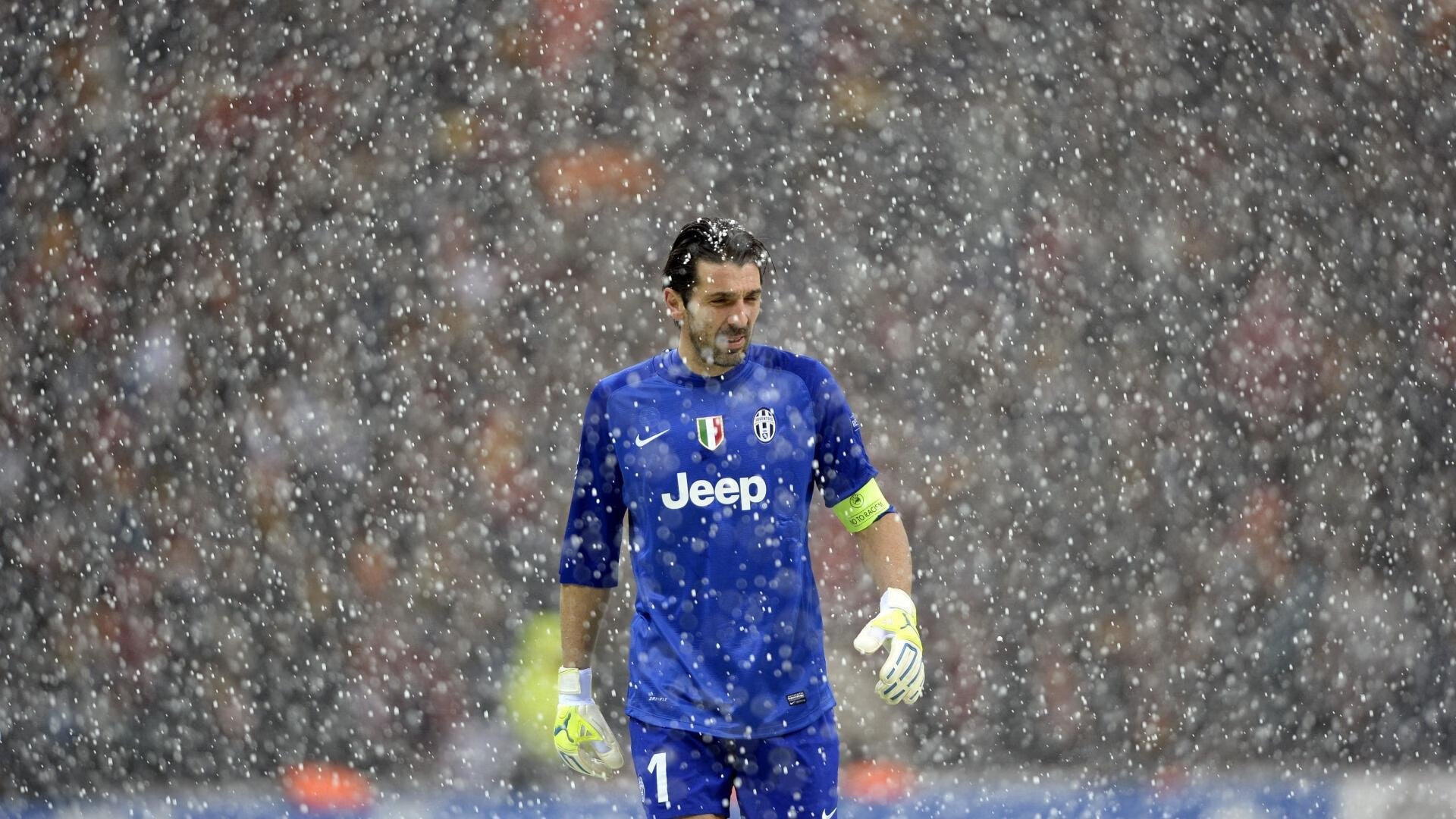 九游官网首页-新西兰全黑队球员灵活变换位置，进攻如同精密机器，新西兰的球队