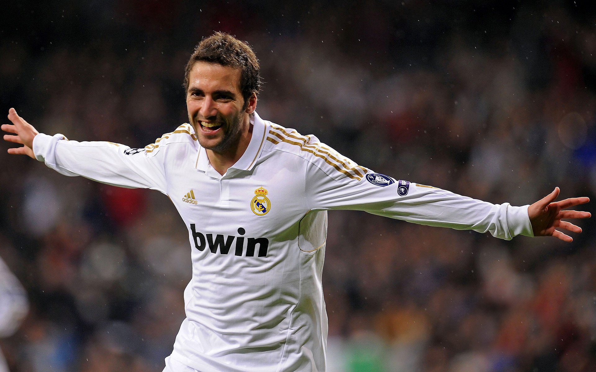 蛙泳中程突尼斯节奏掌握得当，蛙泳竞速视频